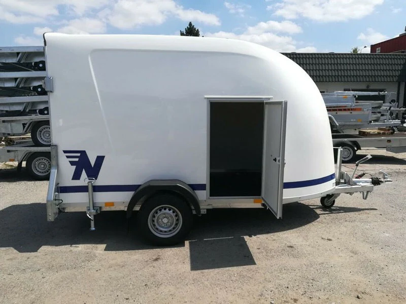 Furgoneta de poliéster Niewiadów con puerta lateral y rampa de carga - Imagen 3